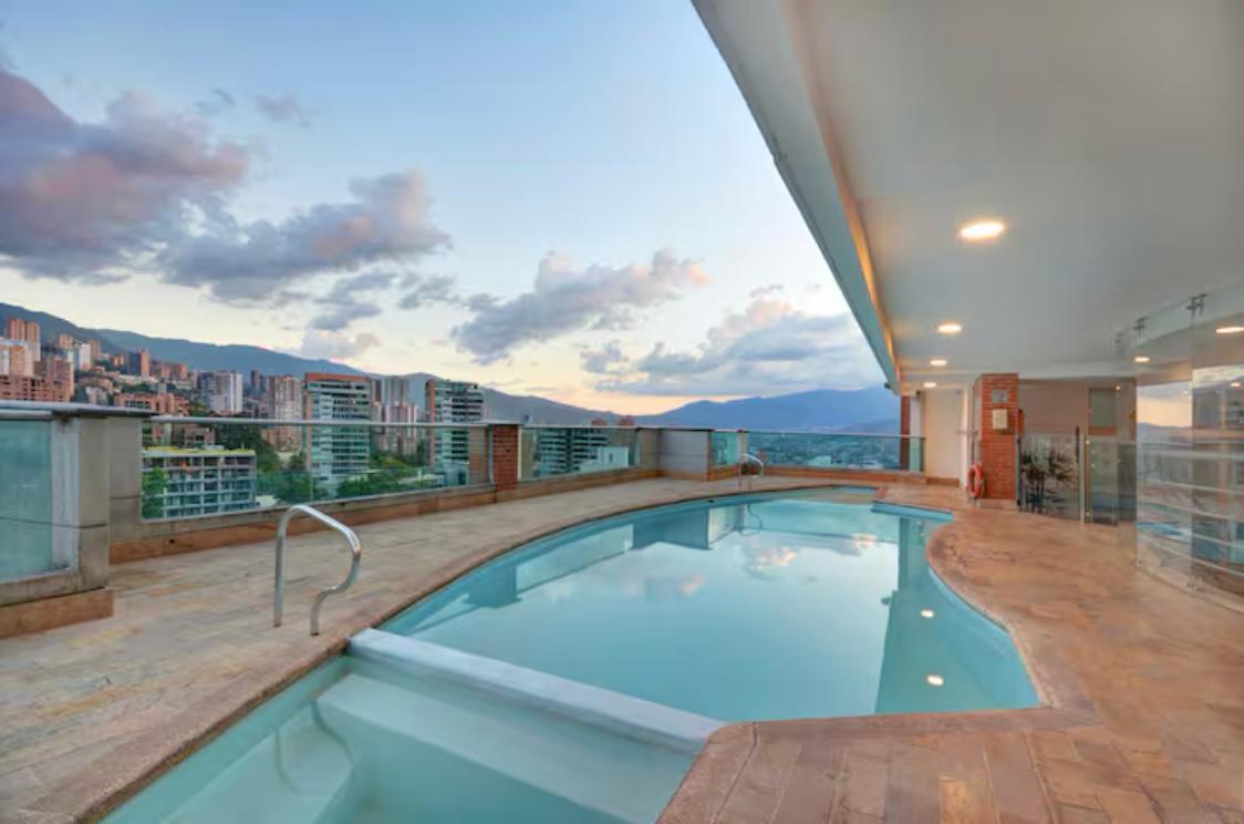 VENDE APARTAESTUDIO EL POBLADO MEDELLIN