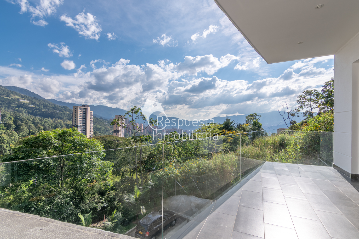 Vendo exclusiva casa MEDELLIN  via Las Palmas  sector chuzcalito 🍀