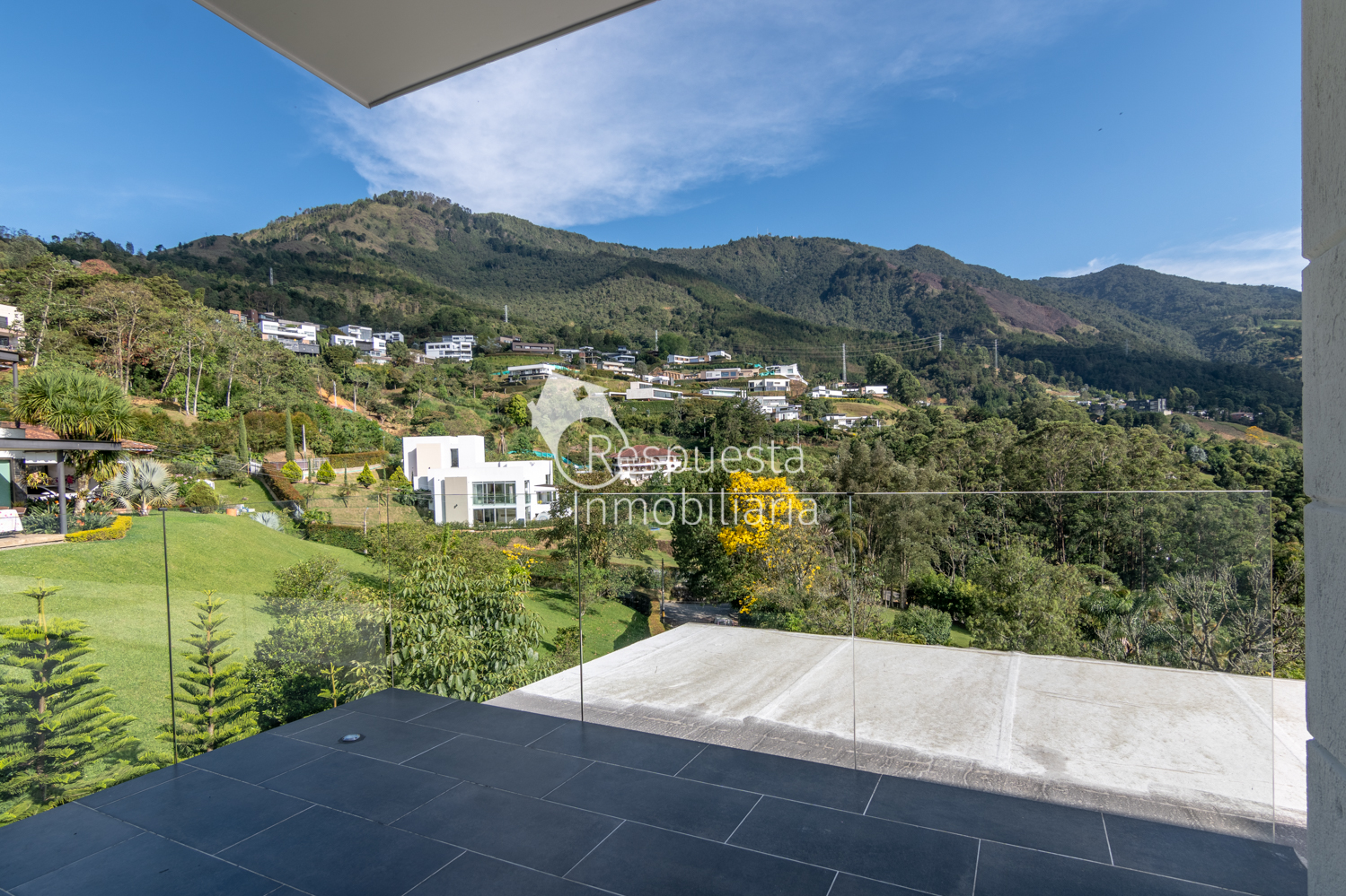 Vendo exclusiva casa MEDELLIN  via Las Palmas  sector chuzcalito 🍀