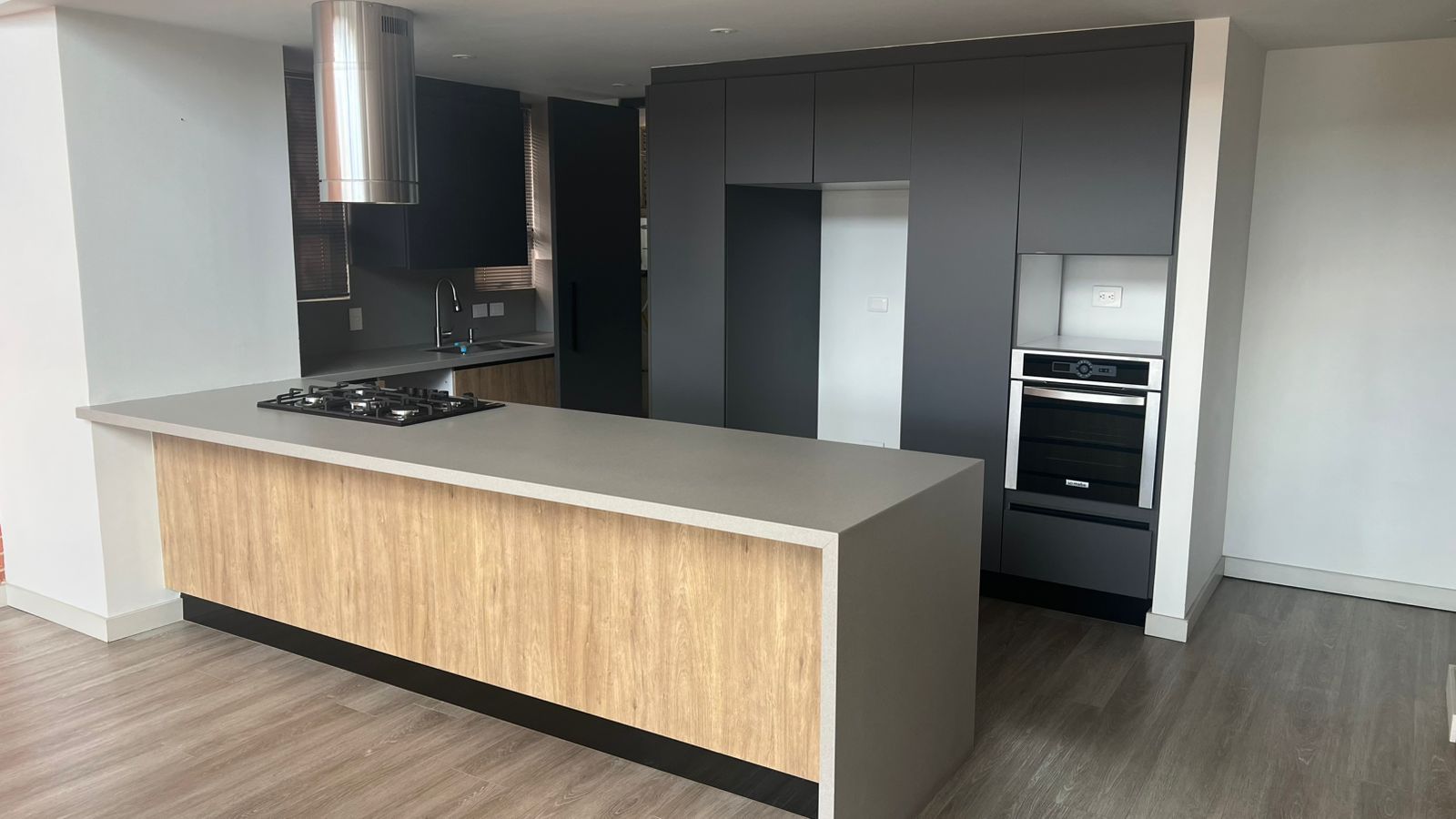 VENTA APARTAMENTO CON TERRAZA EL POBLADO CERCA AL TESORO