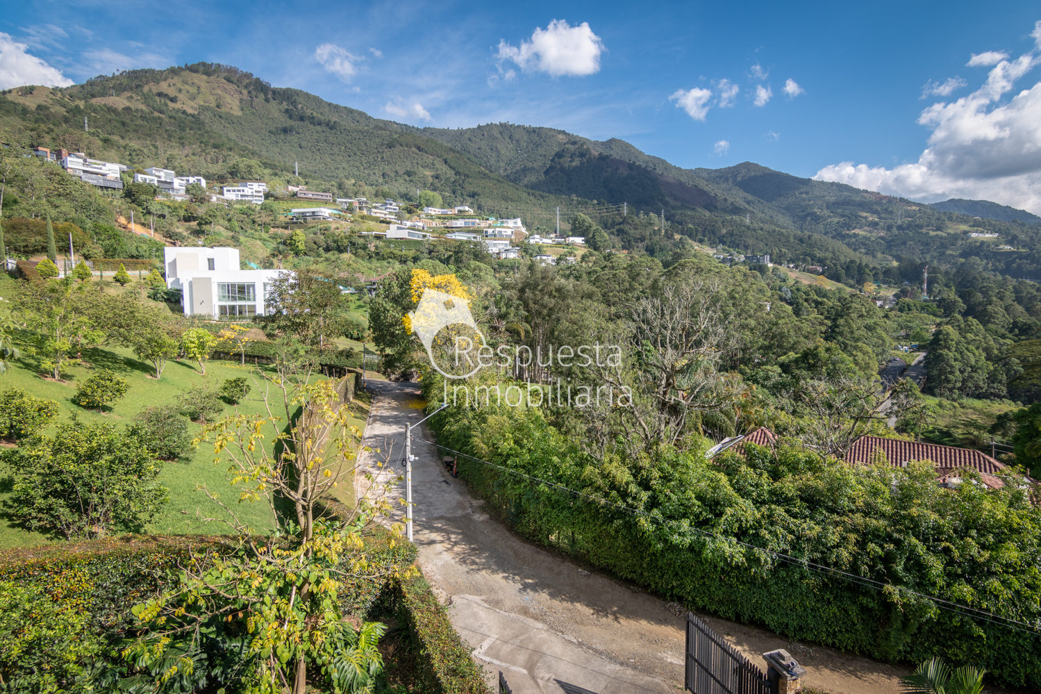Vendo exclusiva casa MEDELLIN  via Las Palmas  sector chuzcalito 🍀