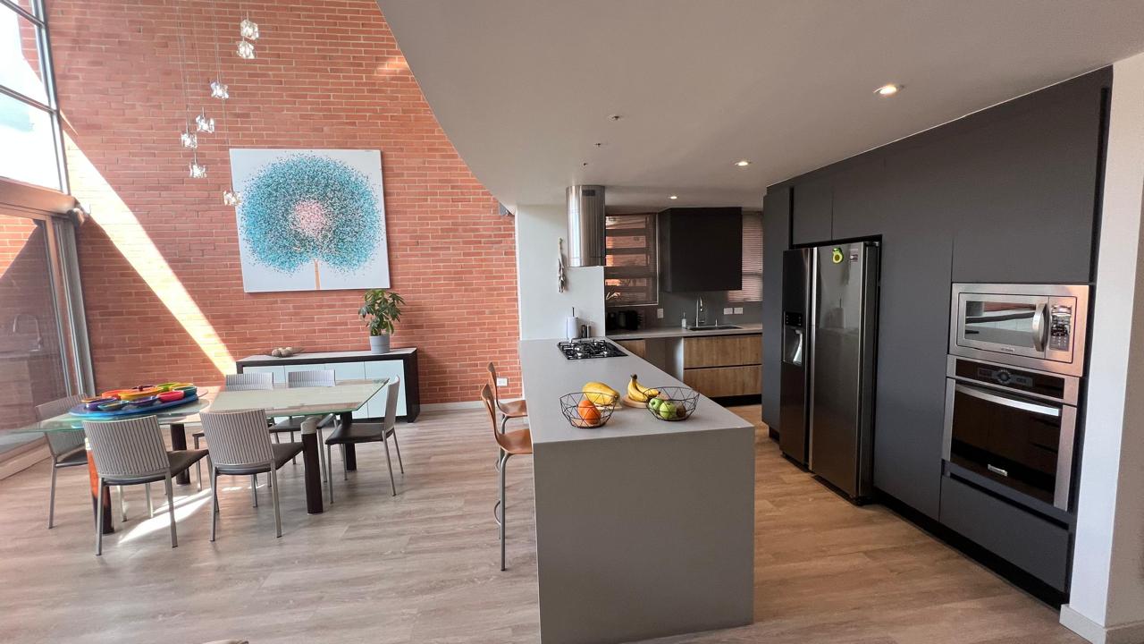 VENTA APARTAMENTO CON TERRAZA EL POBLADO CERCA AL TESORO