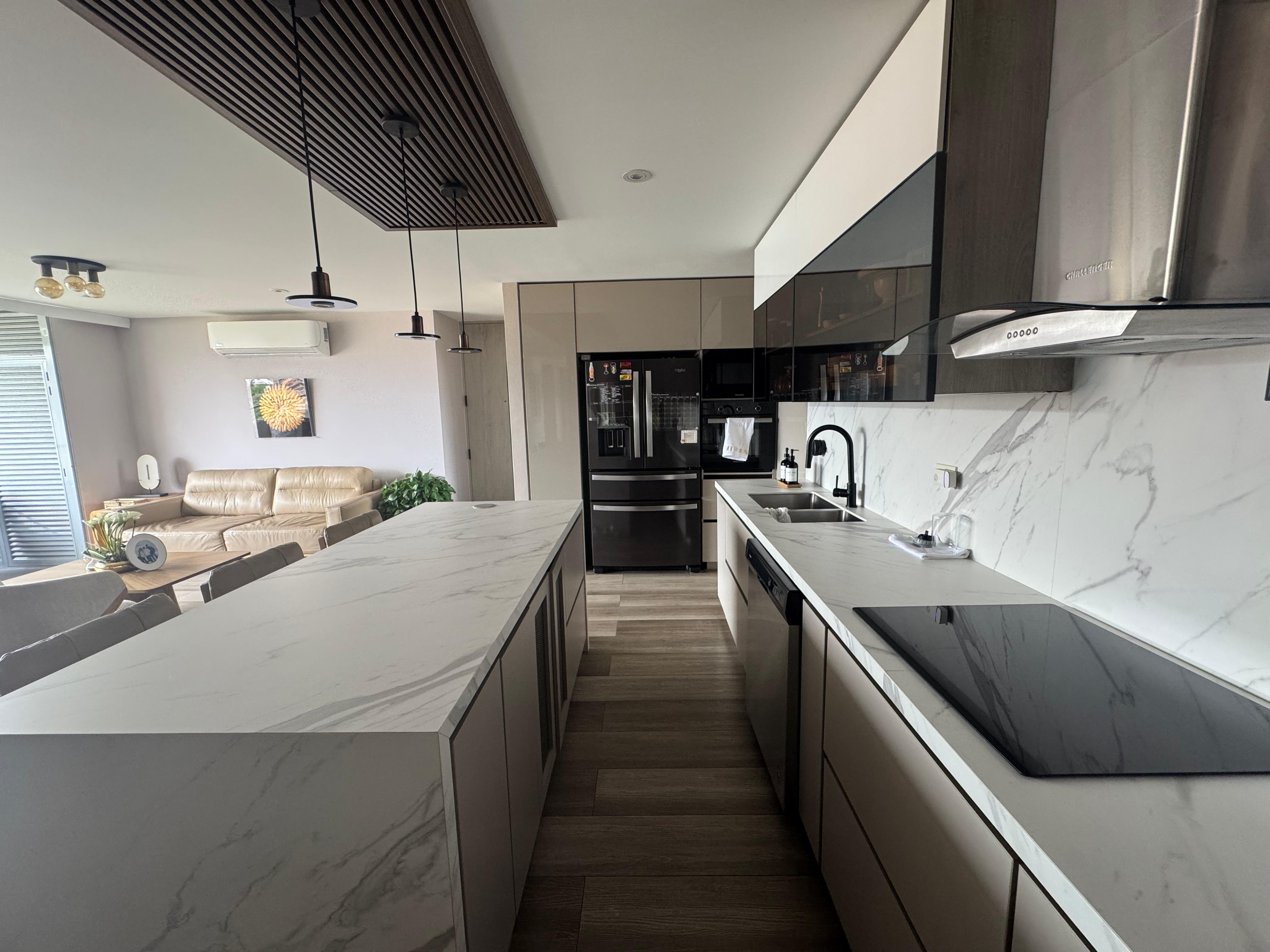 VENDO APARTAMENTO EN EL POBLADO CERCA AL CENTRO COMERCIAL SANTAFE