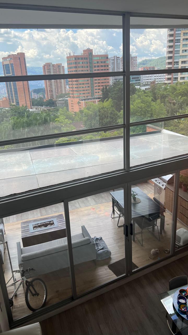 VENTA APARTAMENTO CON TERRAZA EL POBLADO CERCA AL TESORO
