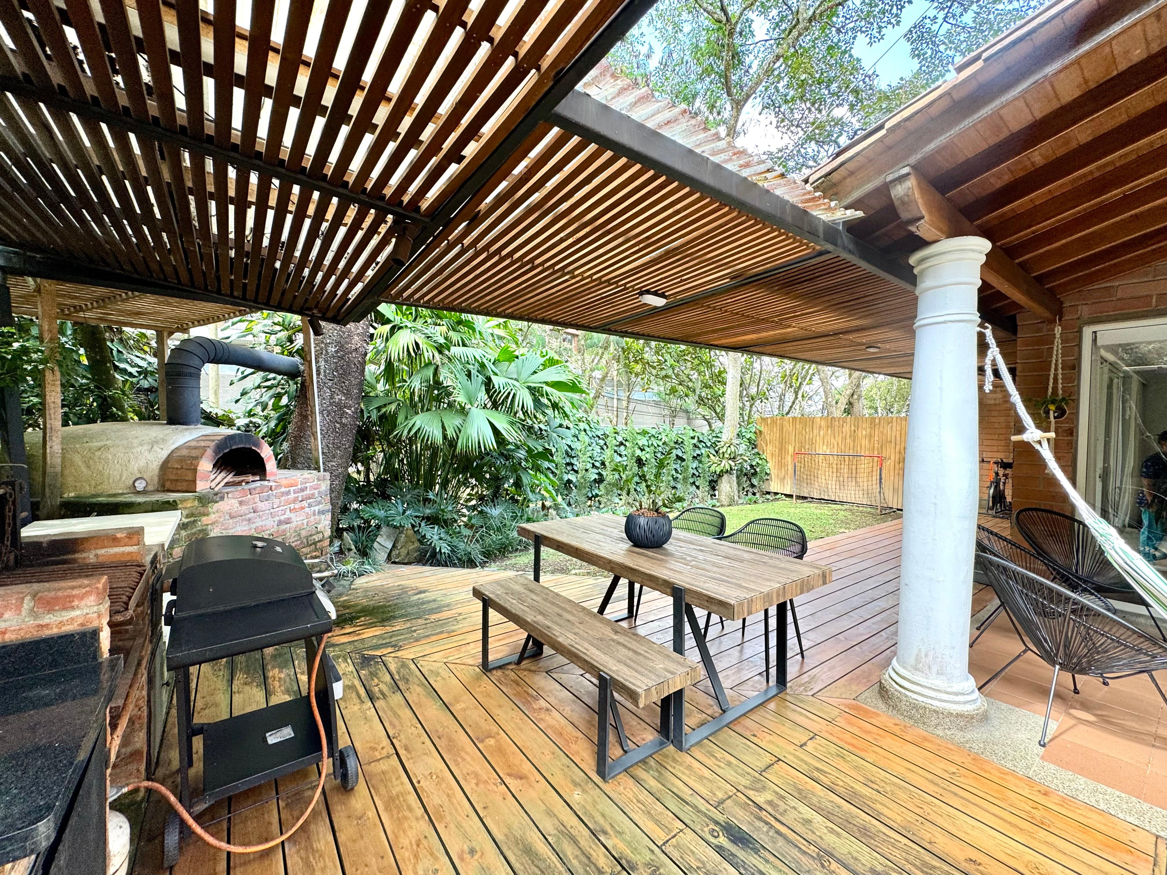 VENTA CASAEN URBANIZACION  MEDELLIN POBLADO SAN LUCAS