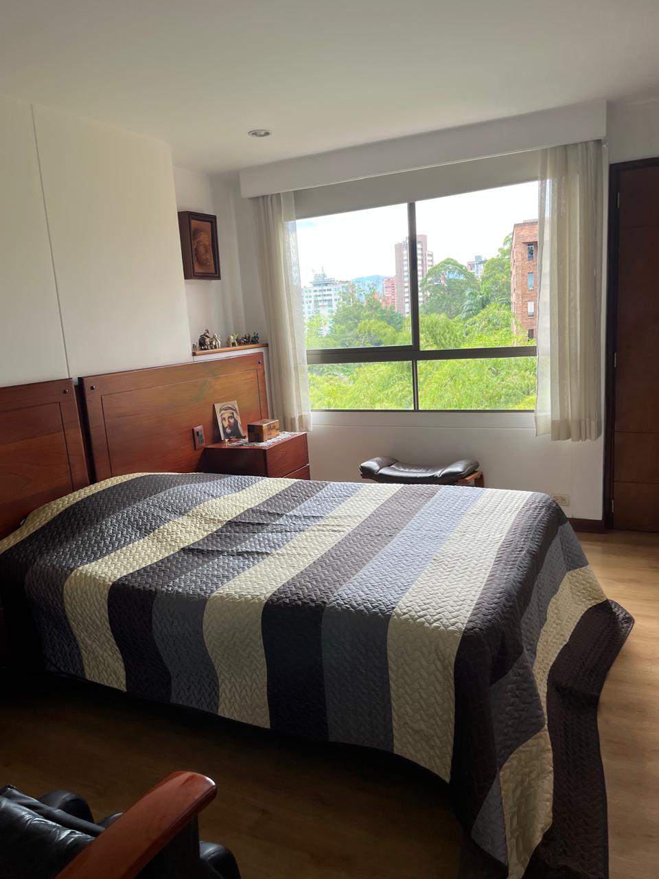 VENTA APARTAMENTO POBLADO CERCA A LA MILLA DE ORO