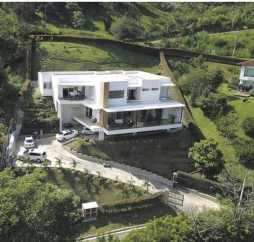 Vendo exclusiva casa MEDELLIN  via Las Palmas  sector chuzcalito 🍀