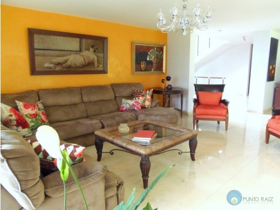 Vendo Casa exclusiva en urbanizacion del Poblado -MEDELLIN