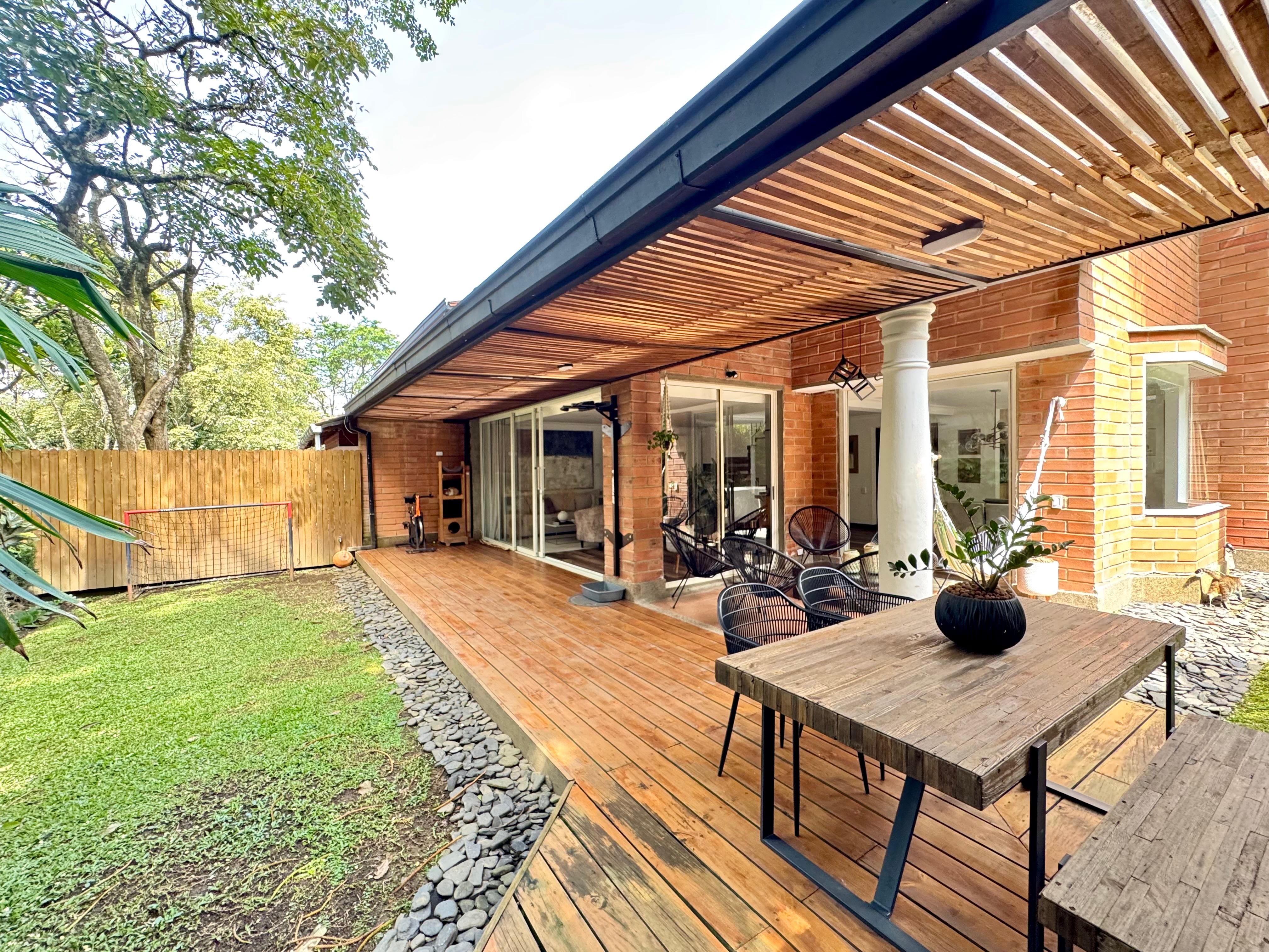 VENTA CASAEN URBANIZACION  MEDELLIN POBLADO SAN LUCAS