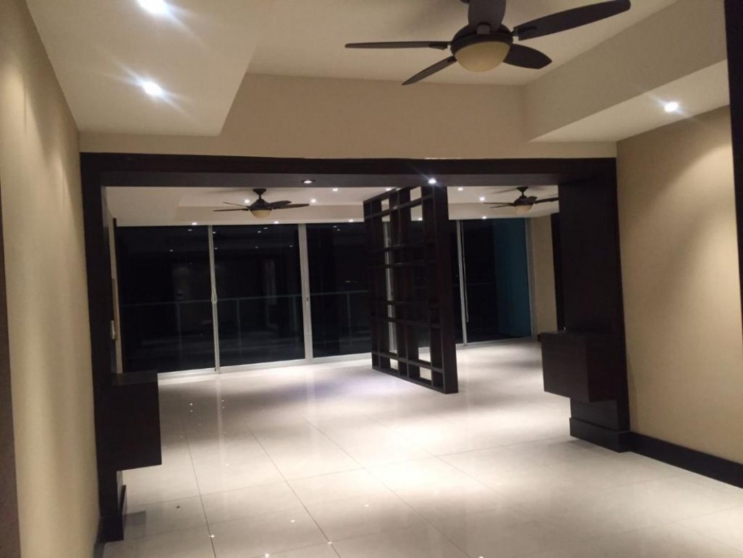 Se vende apto en costa del este frente al mar $ 630k