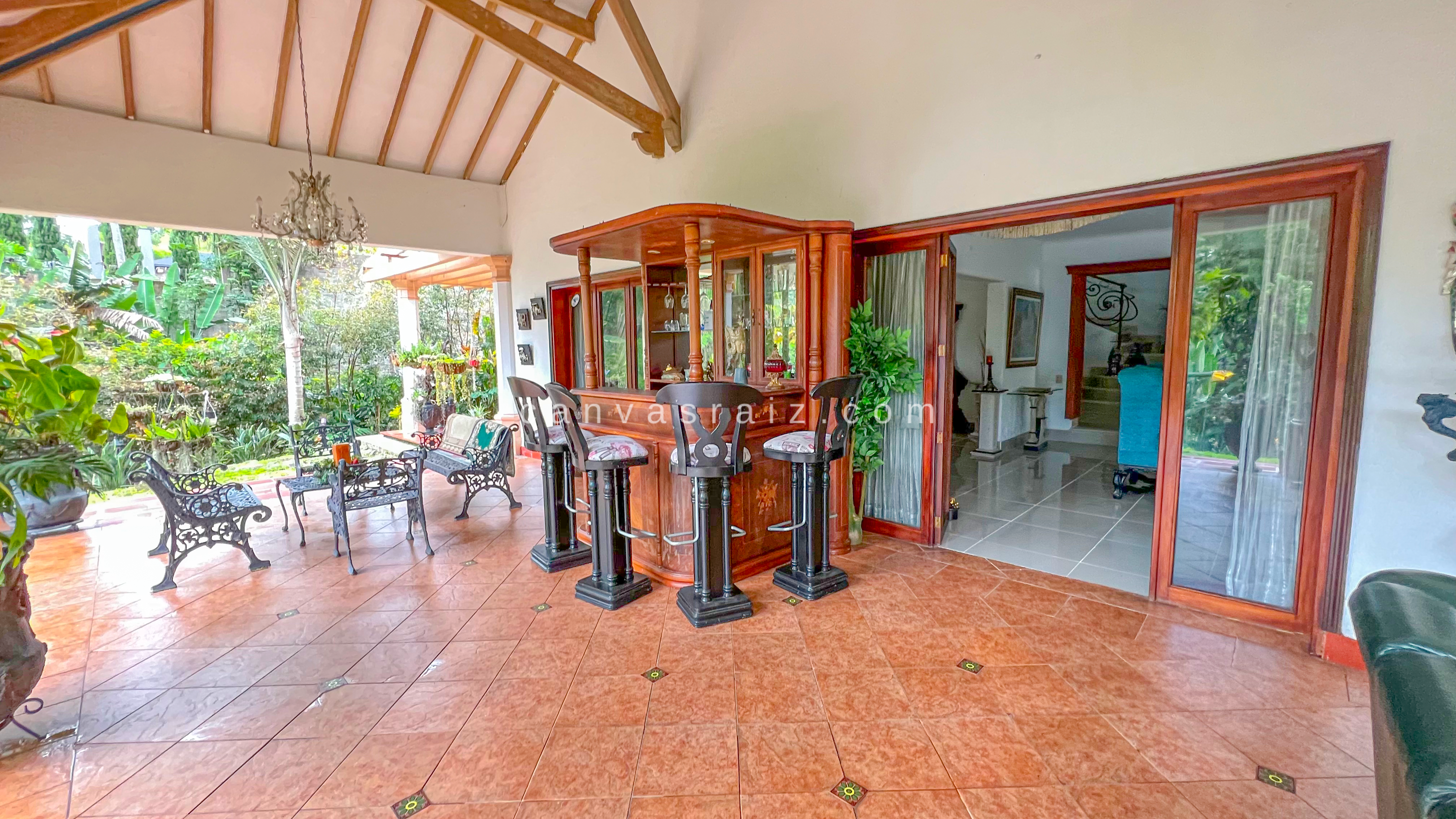 Casa Campestre Independiente en El Poblado - Imagen 3