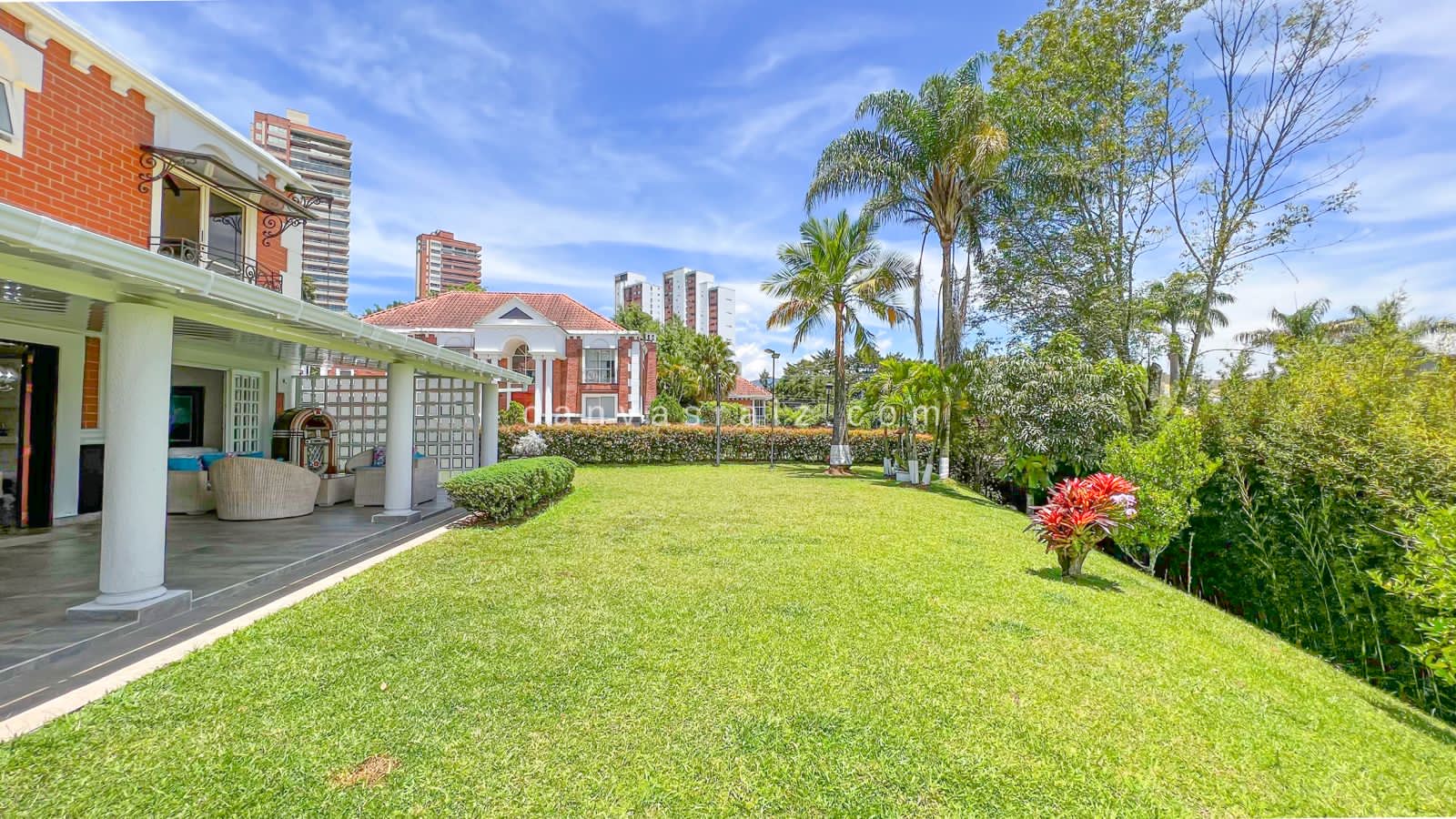 Venta de Casa en El Poblado Loma del Tesoro - Imagen 3