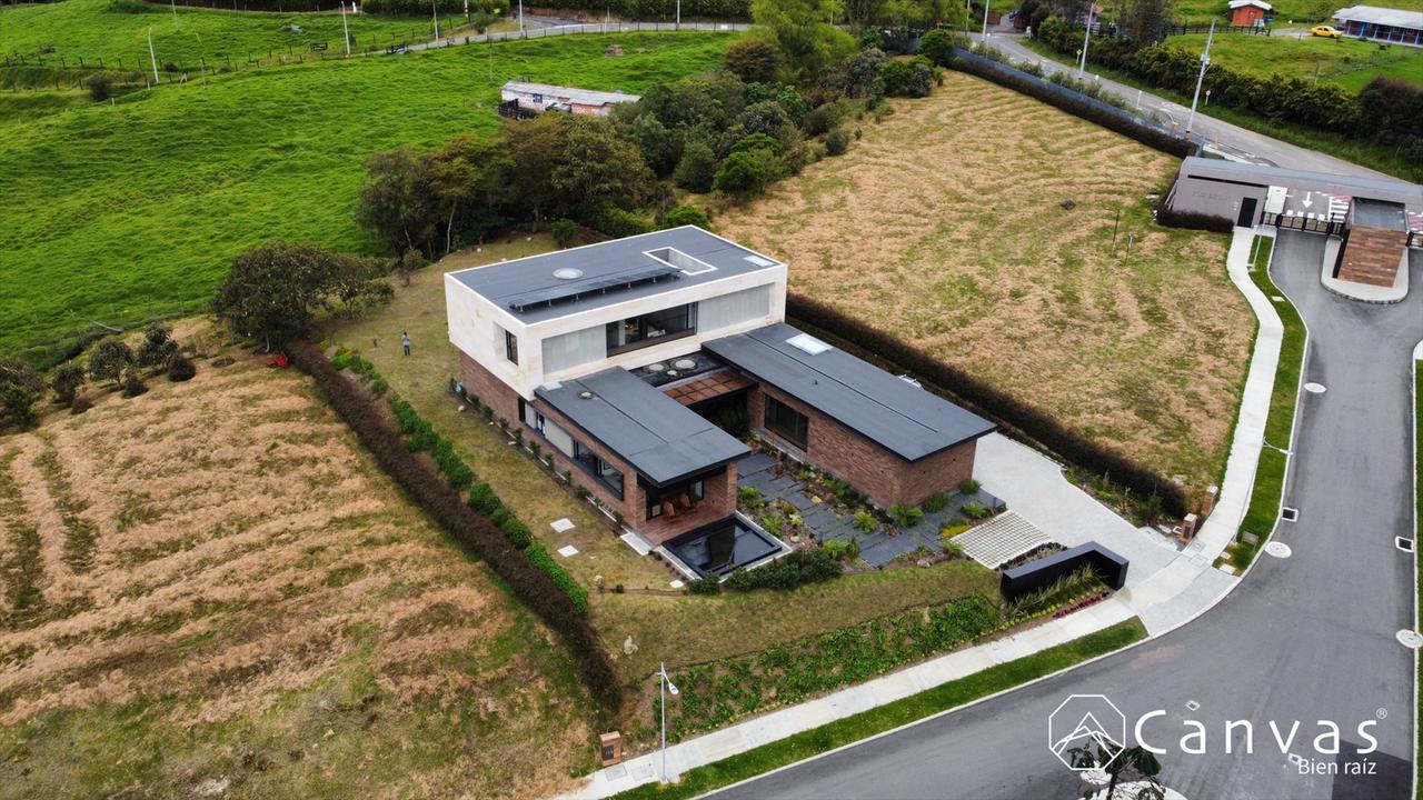 Casa en Parcelación Alto de Palmas - Imagen 2