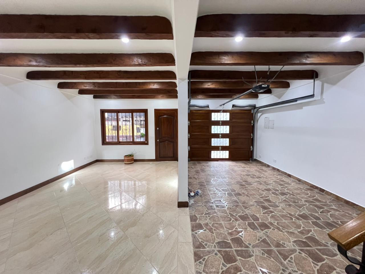 EN VENTA – CASA DE TRES NIVELES CON EXCELENTES ACABADOS EN RIONEGRO