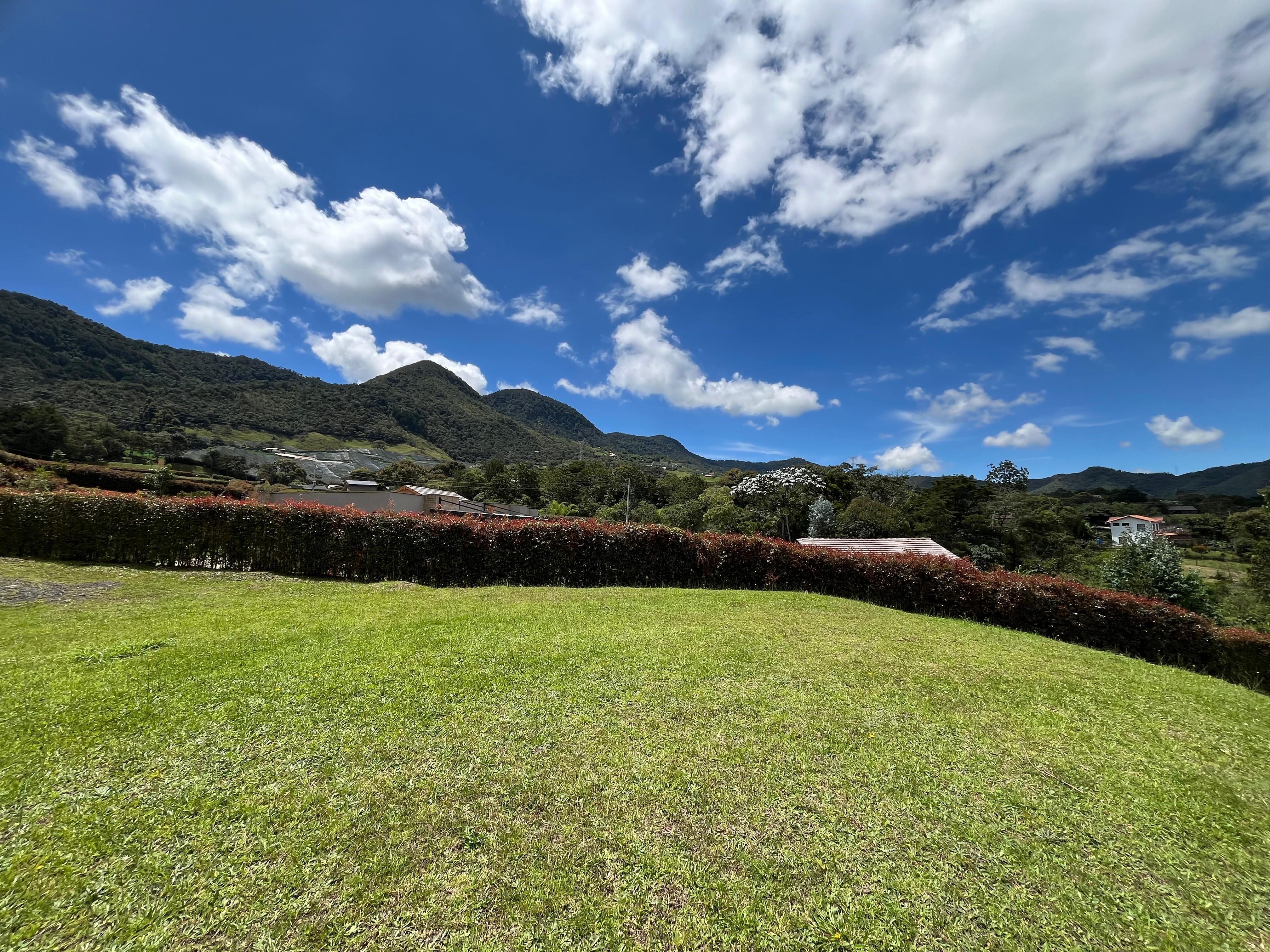 Lote en parcela privada en El Canadá