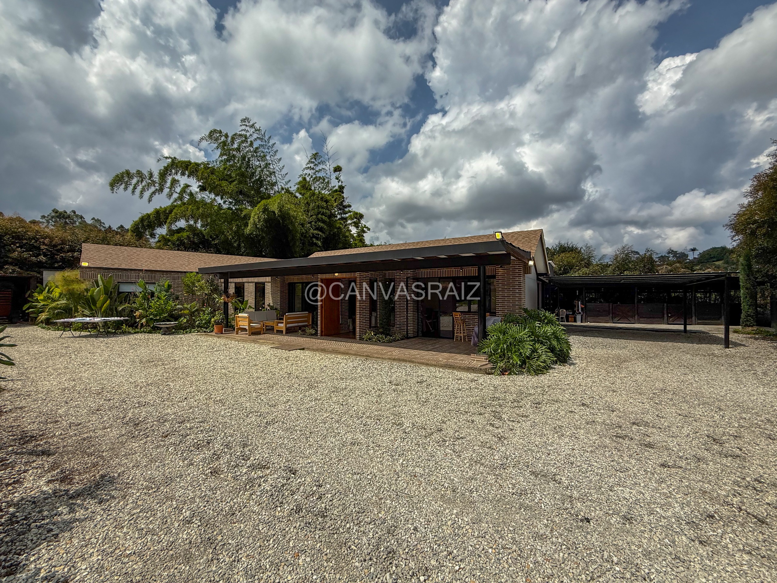 Casa campestre con pesebreras en Rionegro sector Barro Blanco