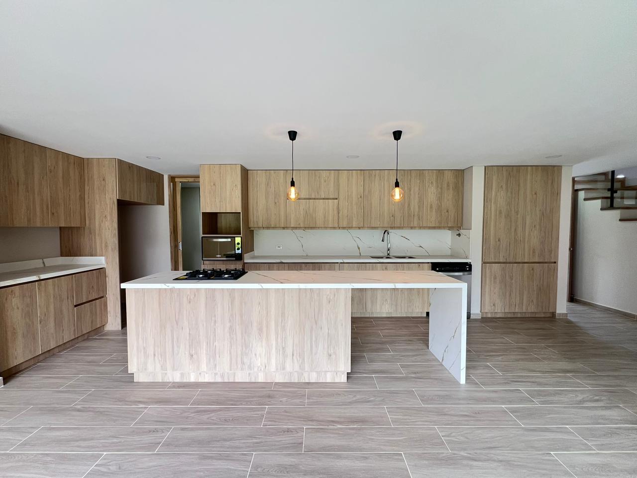 VENTA DE CASA ESQUINERA EN UNIDAD CERRADA DEL RETIRO 