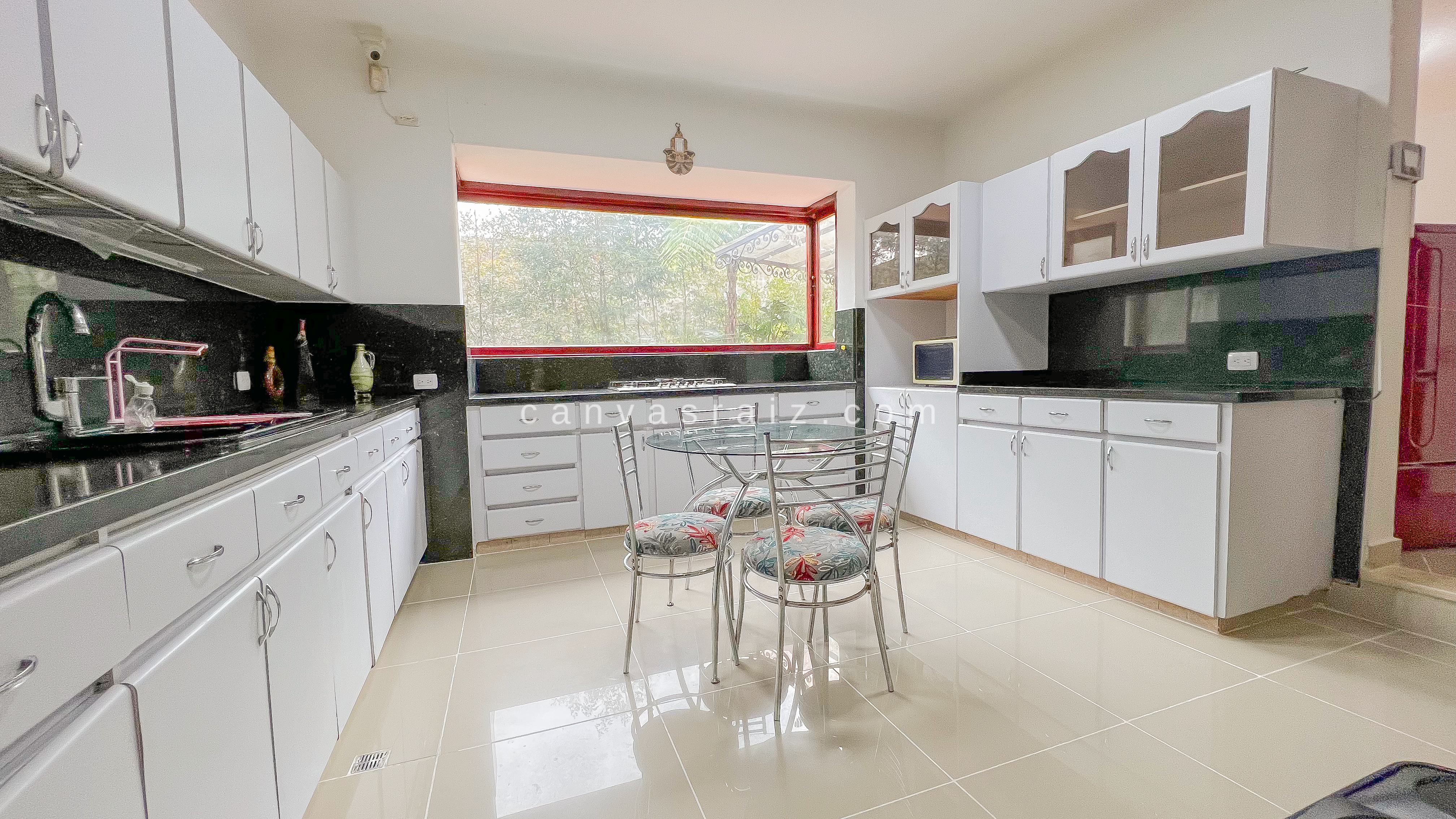 Casa Campestre Independiente en El Poblado - Imagen 5