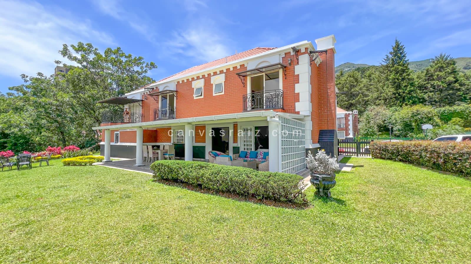 Venta de Casa en El Poblado Loma del Tesoro - Imagen 2