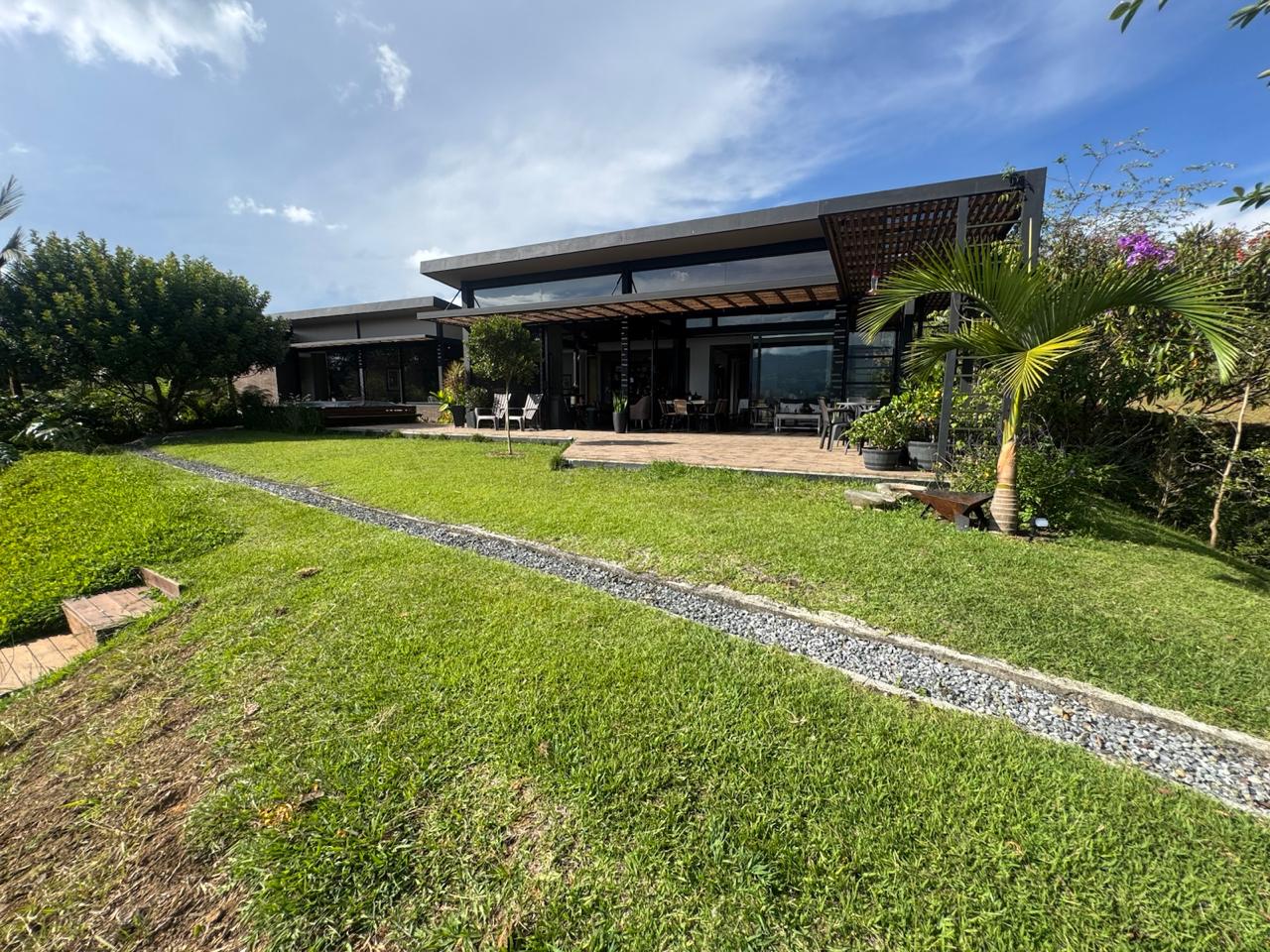 CASA EN PARCELACIÓN VÍA SAN ANTONIO - LA CEJA