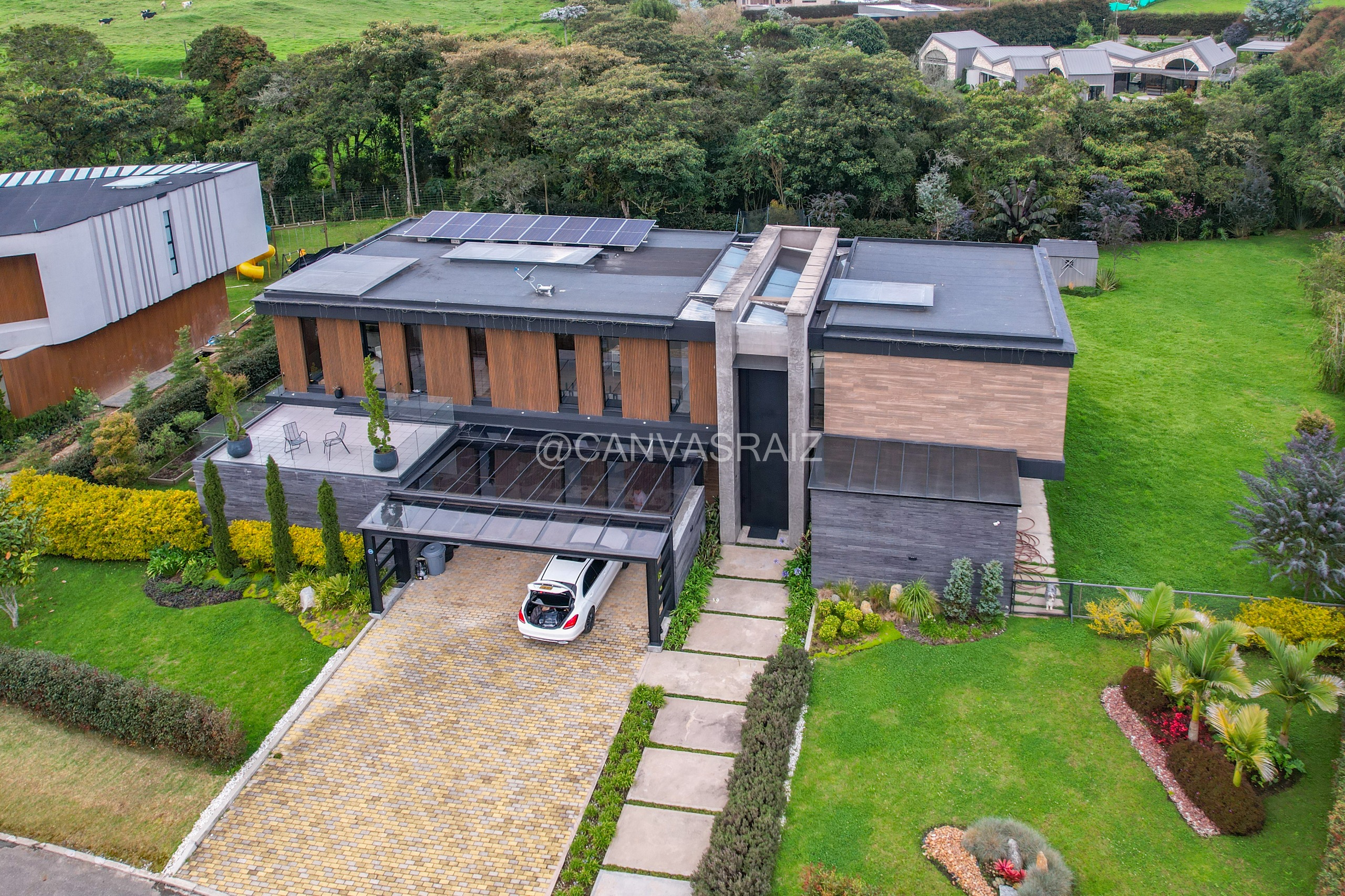 CASA DE LUJO EN EL ALTO DE LAS PALMAS
