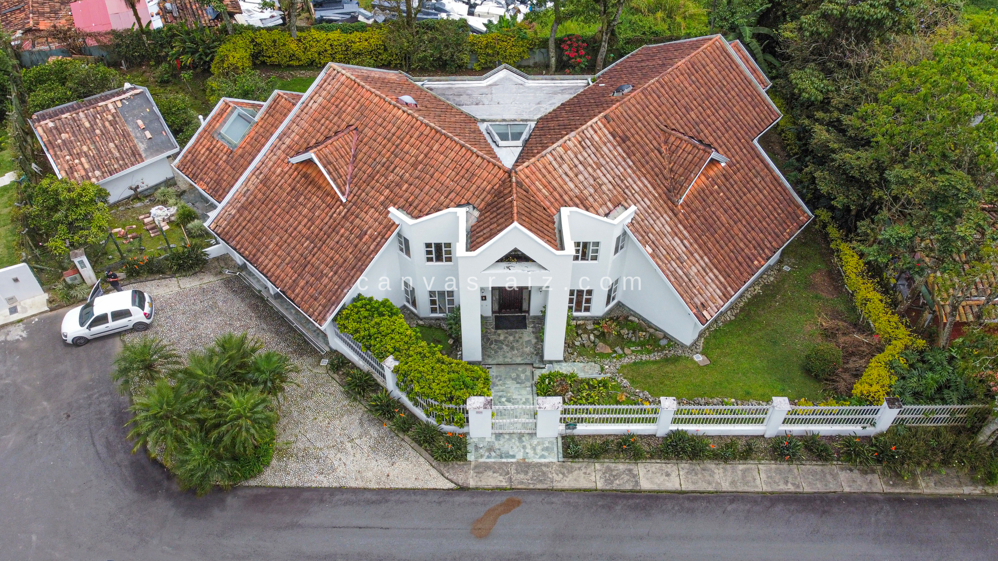 Venta de Casa en El Poblado Loma de Los Balsos - Imagen 2