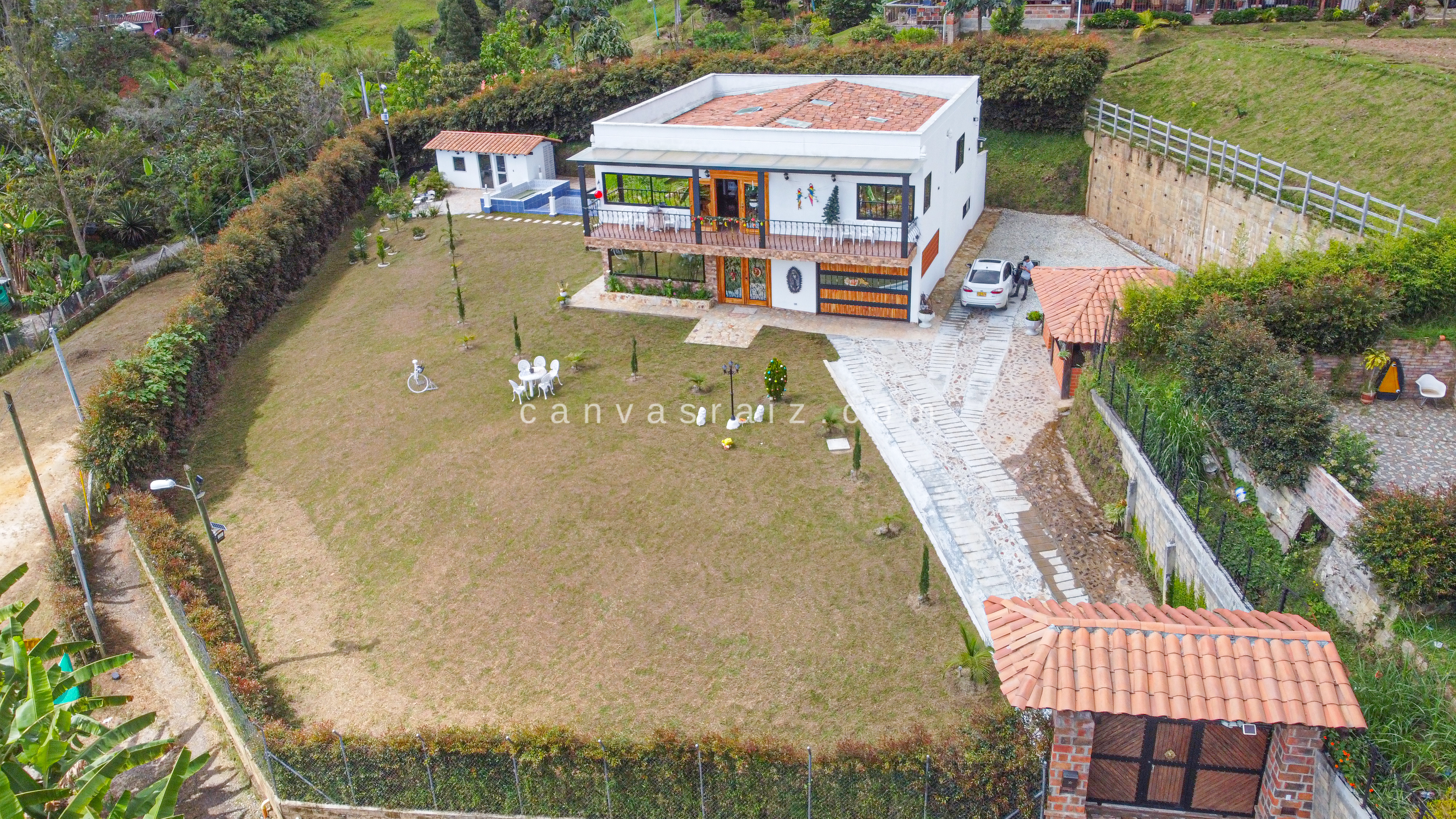 Finca Independiente con Piscina Vía Aeropuerto - Hipódromo 
