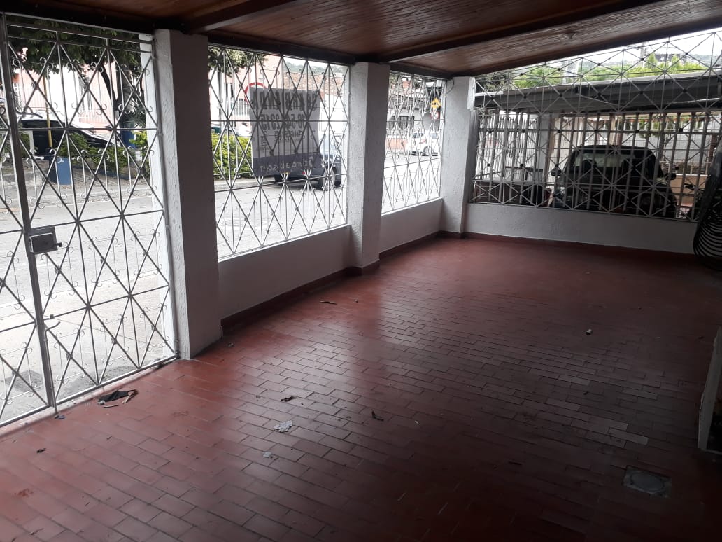 VENDO CASA EN EL POBLADO CALLE 43