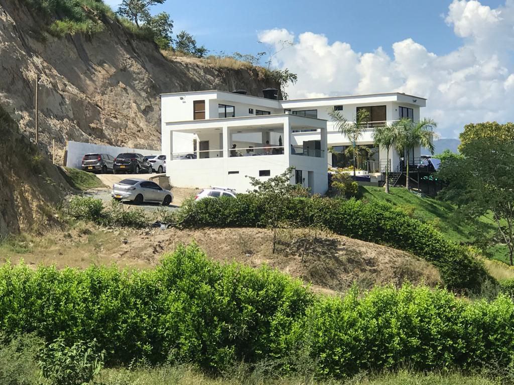 Foto 2 de Finca En Santa Fe De Antioquia Sobre la Vía Principal