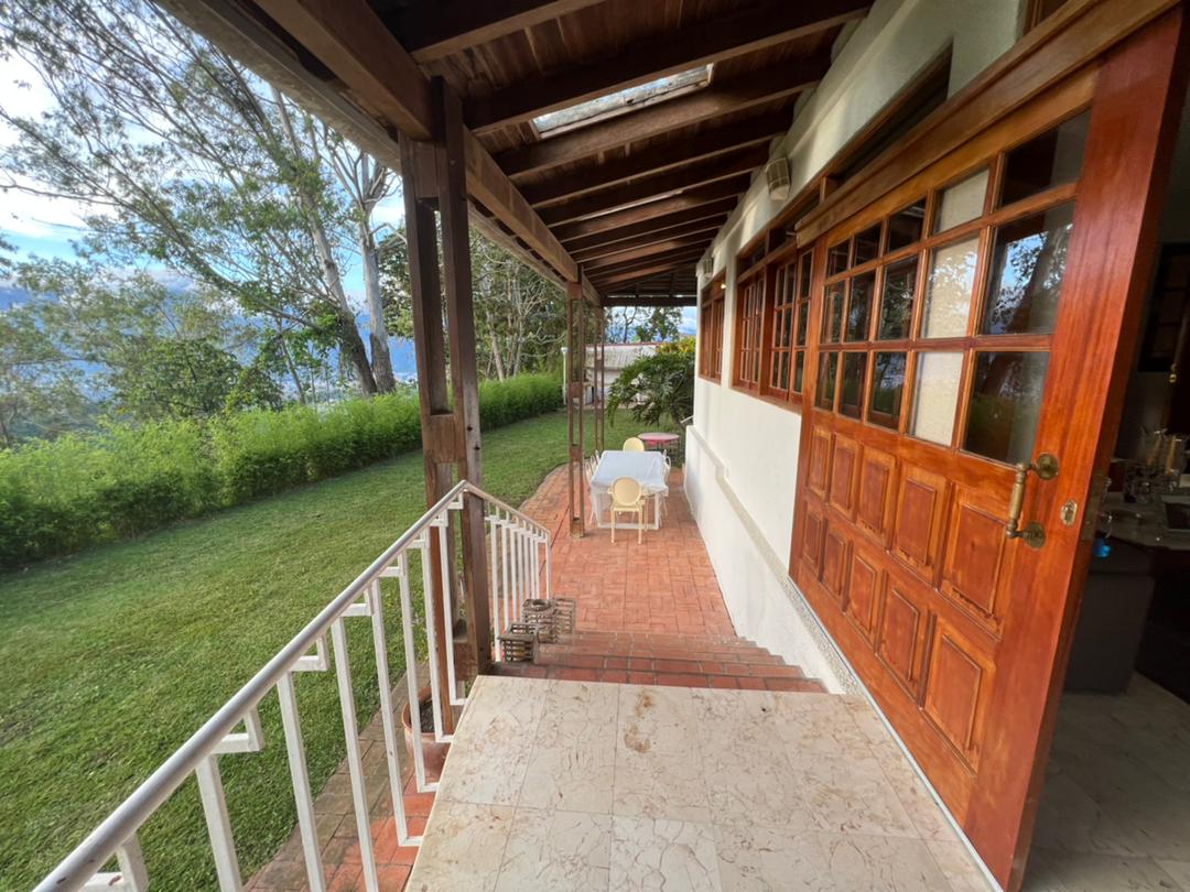Se vende casa 438m2 - 5h+s/7b+s/3p en Los Naranjos - Otras fotos