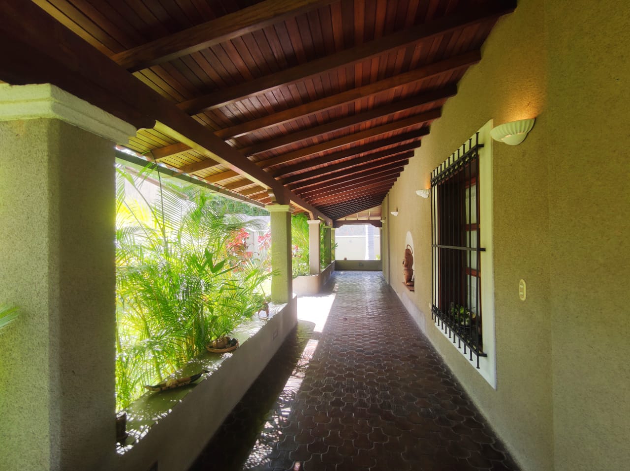 Se vende casa 1100m² 4h+1s/6b+1s/4p Prados Del Este - Otras fotos