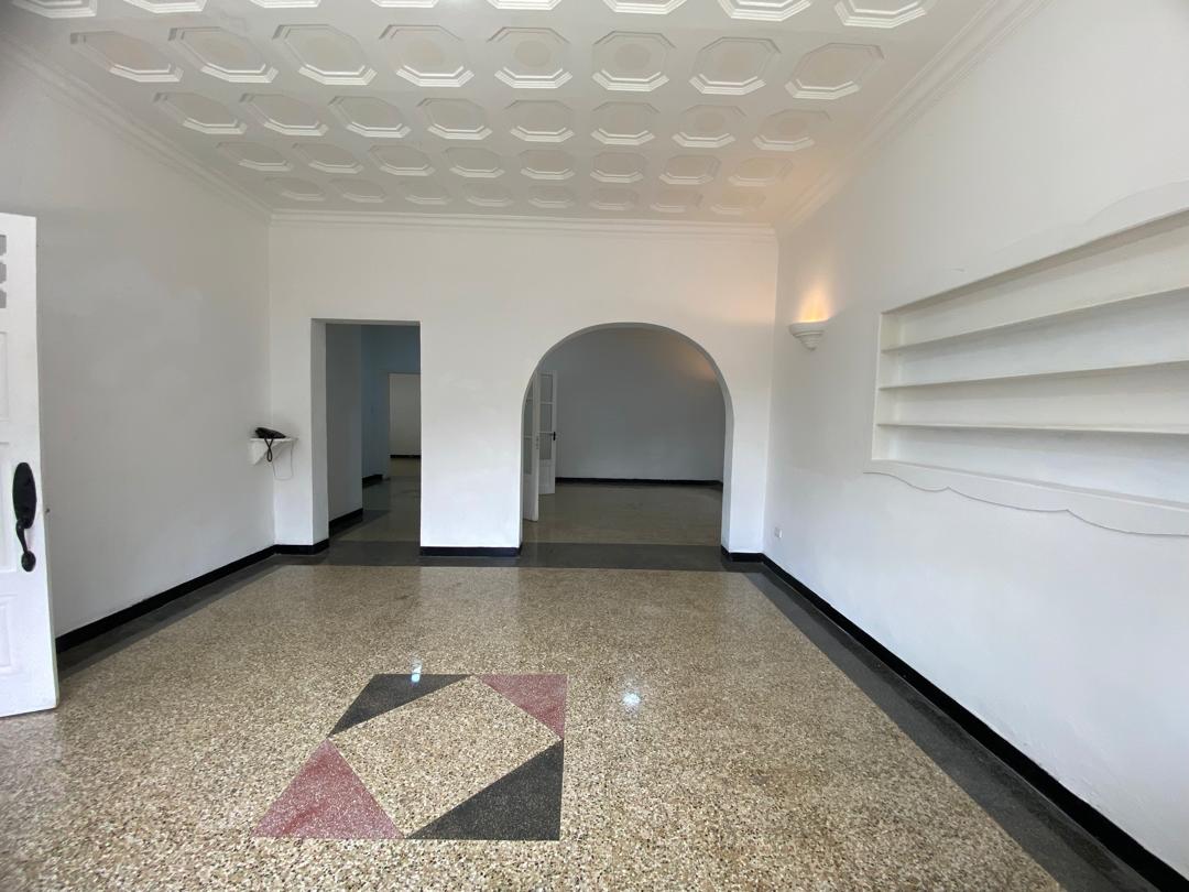Se Alquila Planta Baja de Casa 480m² 4h+s/ 3b+s/4e en Altamira 3