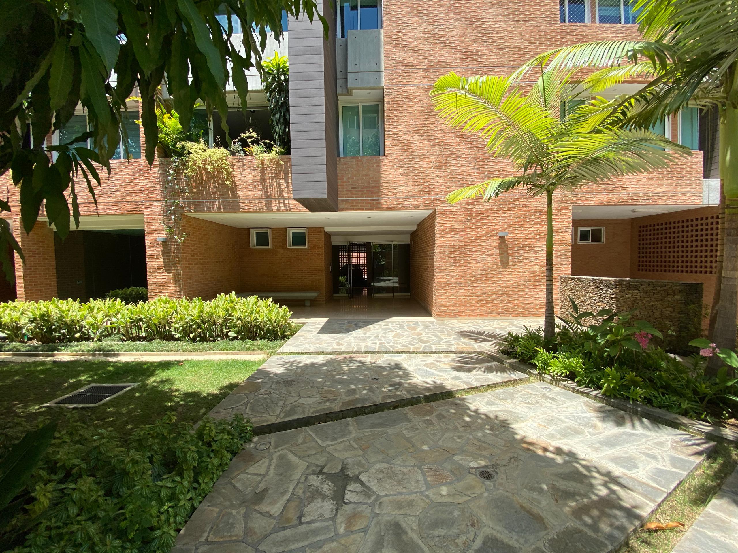 Se alquila Apto 138m² 3h+s/2b+s/3p Campo Alegre 2
