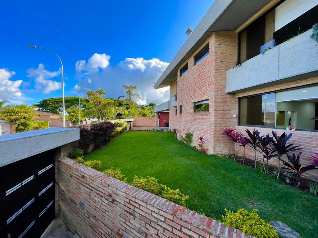 Se vende Casa 1136m² 4h+2s/6b/4p Loma Linda - Otras fotos