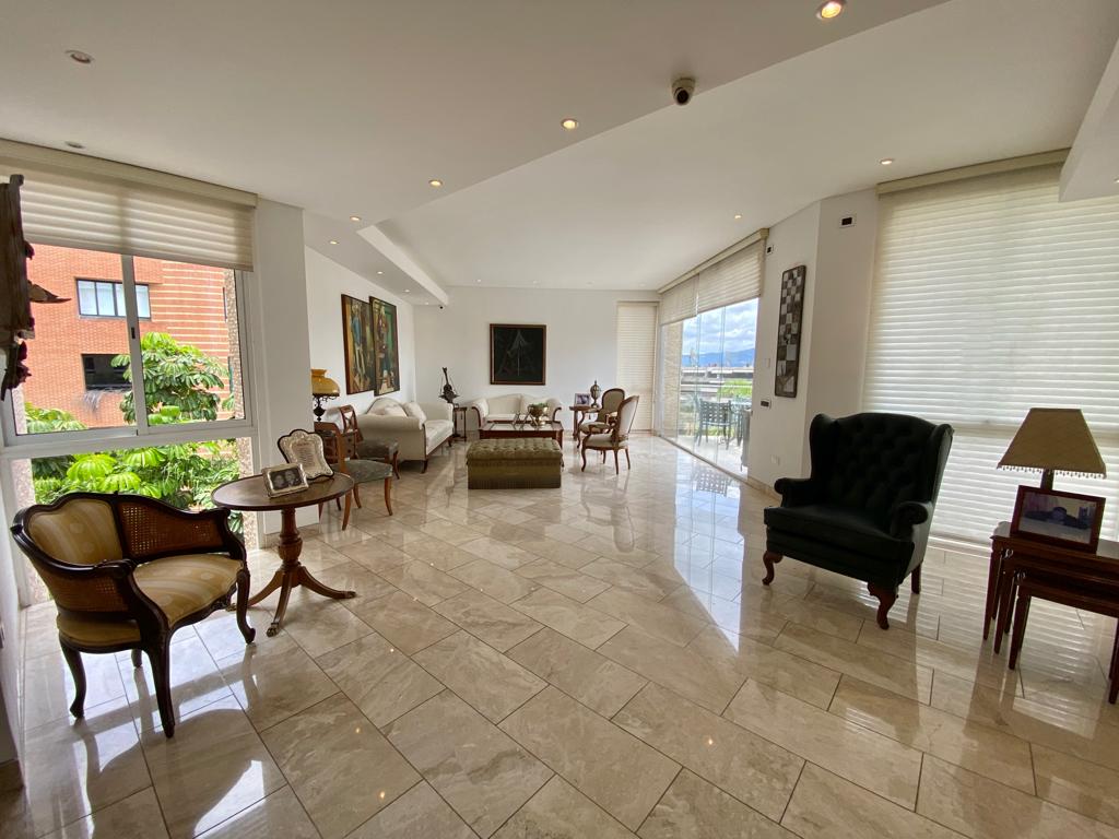 Se Vende PH 650m² 3h+1s/3b+1s/6p  Los Palos Grandes - Otras fotos