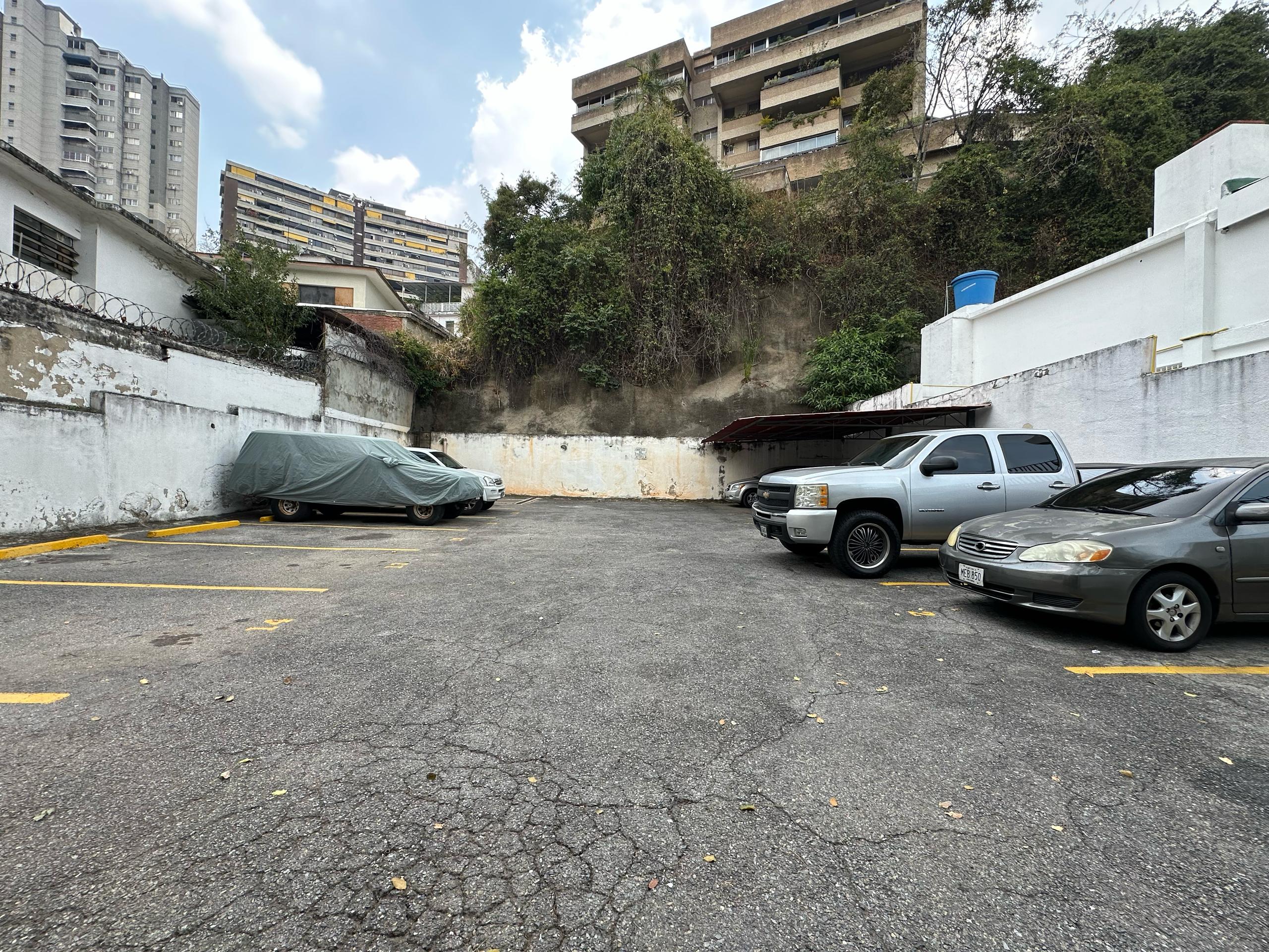 Se Alquila casa comercial 475m² 5h+s/2b+5s/15e Colinas de bello monte 4