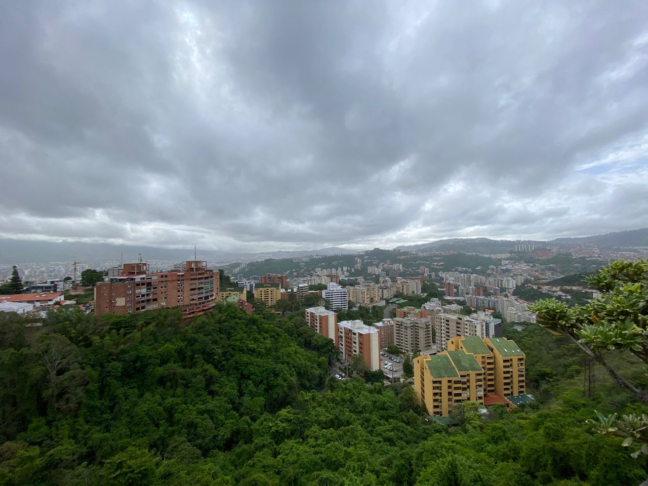 Se Vende PH 340m² 3h+s/4b+1s/4p Colinas de Bello Monte - Otras fotos