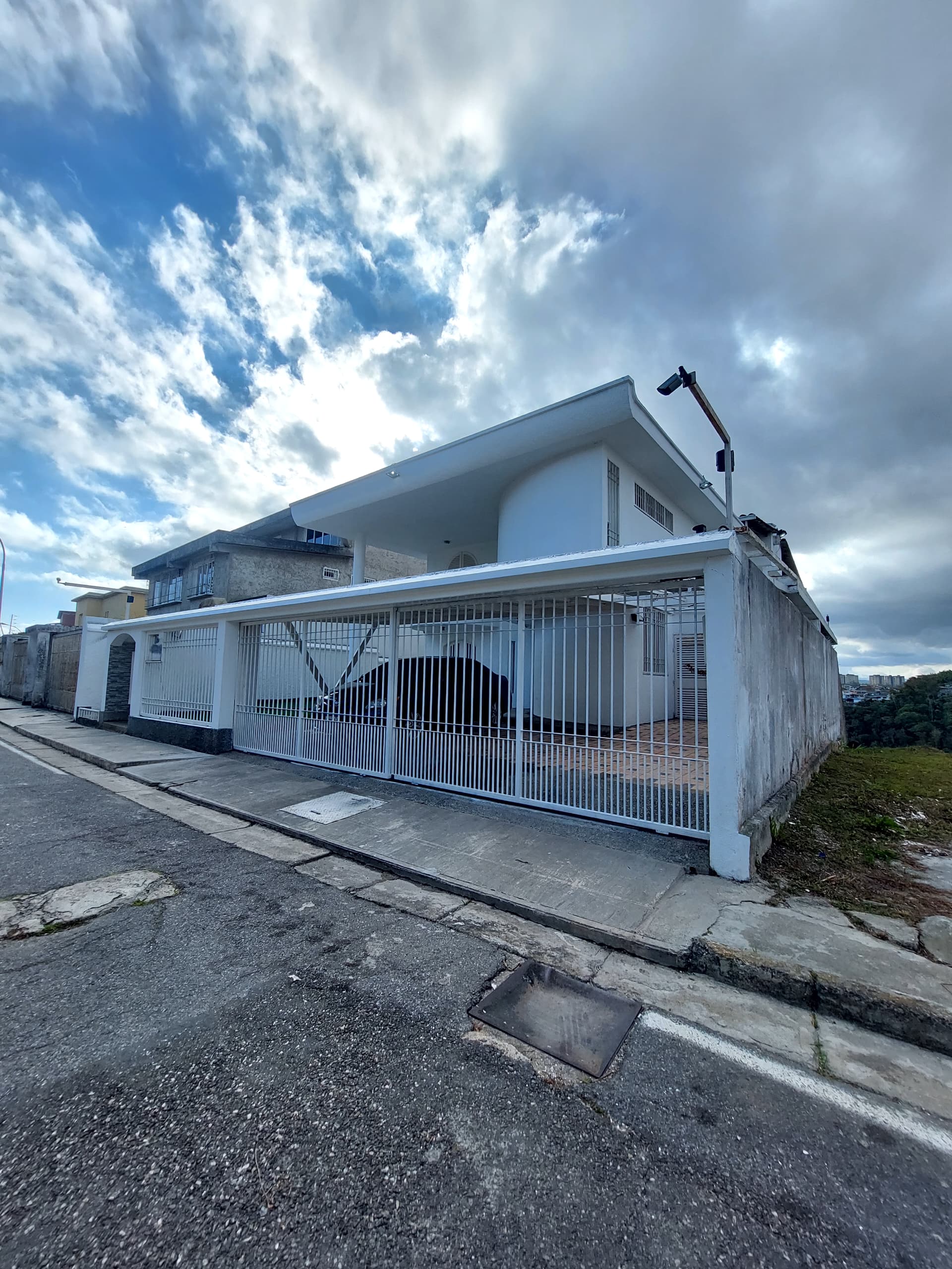 Se vende casa 550m² 4h+s/7b+s/7p San Antonio de los Altos - Otras fotos