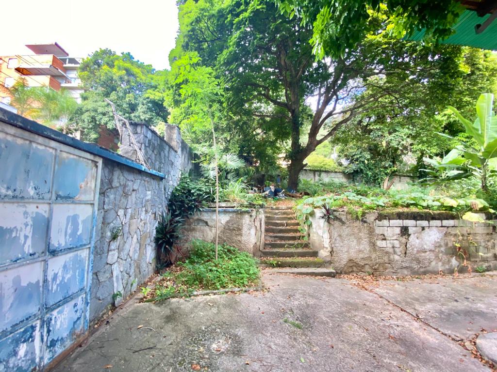 Se vende terreno 1258m² en Alta Florida 5