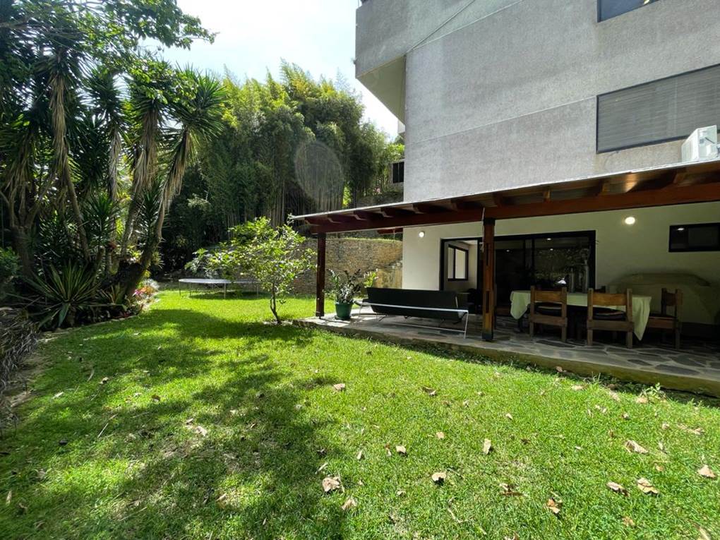 Se vende apto PB 400m²  3h+s/3b+s∕2p en Alto Hatillo - Otras fotos