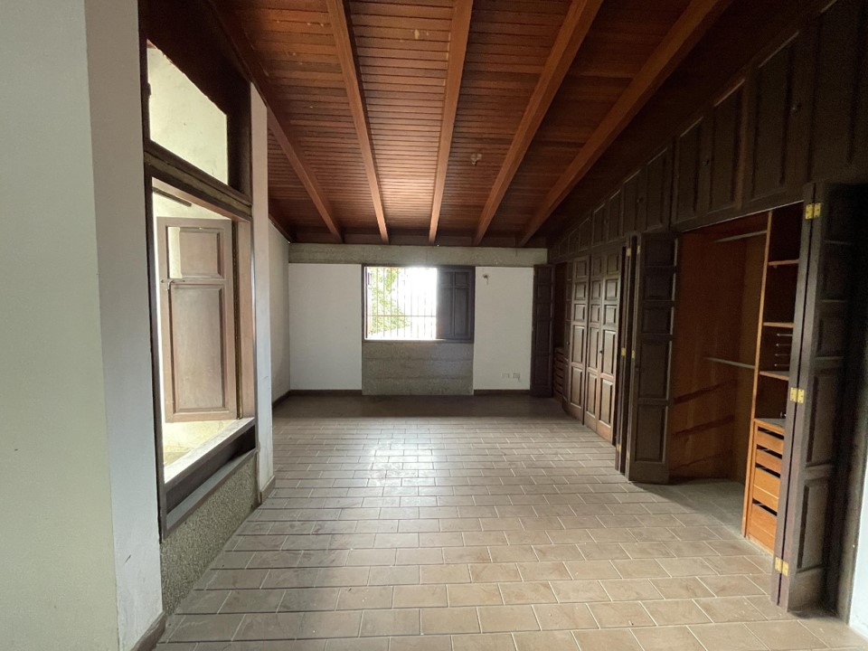 Se vende casa en Lomas de Las Mercedes 3000m² - 5h+2s/6b+2s/10pe 5