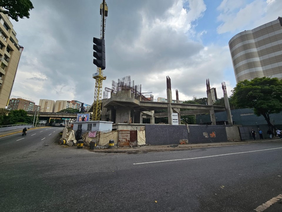 Se vende terreno 1400m² Las Mercedes 5
