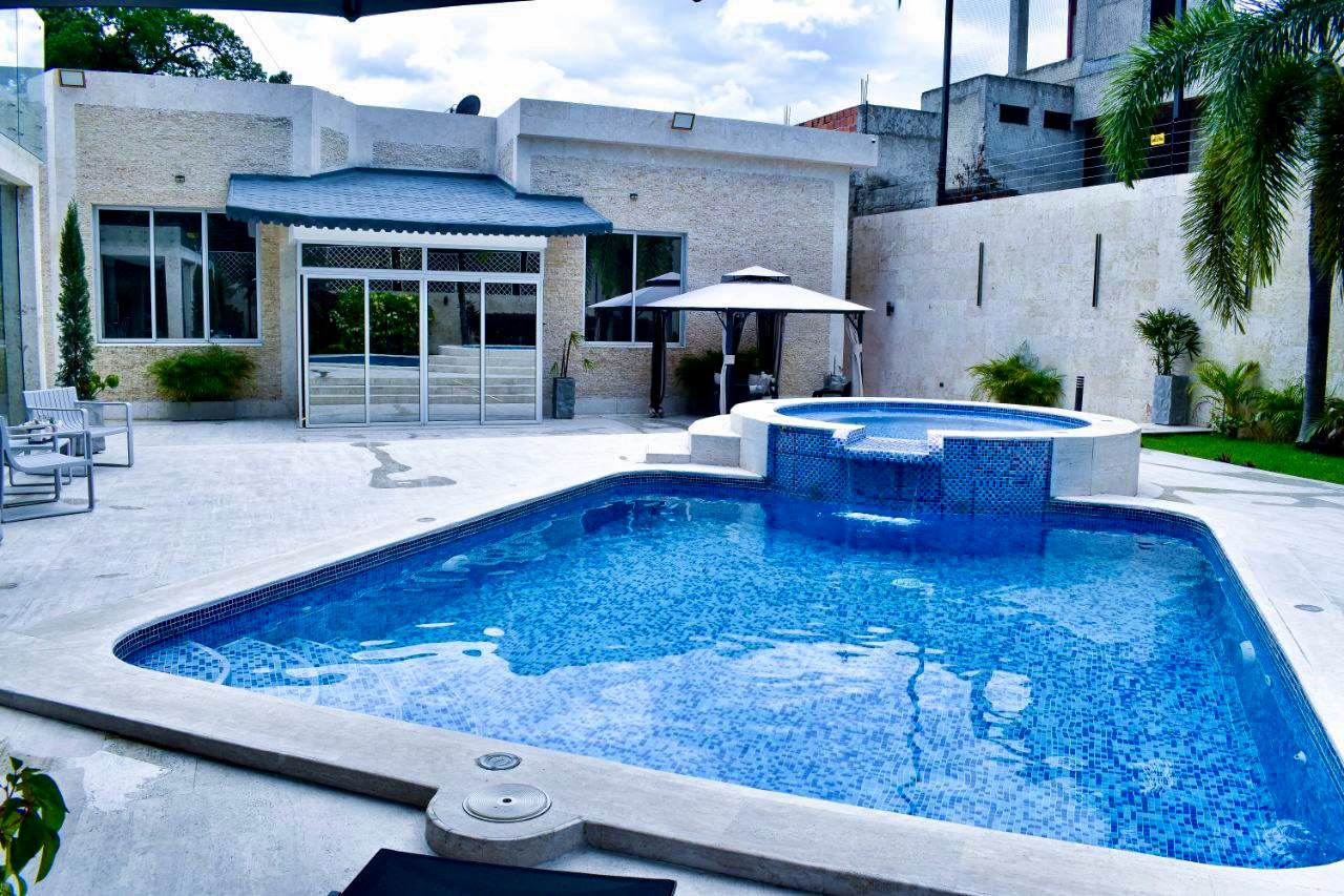 Se vende casa 1270m² 5h+s/6b+s/6e Carabobo - Otras fotos