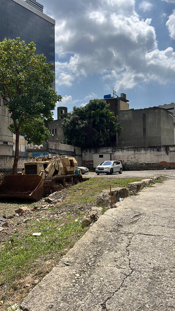 Se vende terreno 870m² Las Mercedes 4
