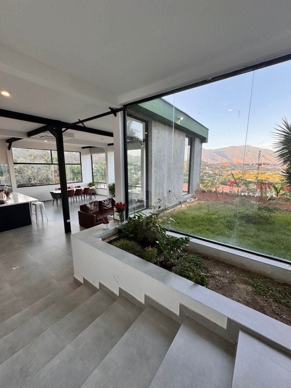 Se vende casa 847m² 5h/5b/5p Prados del Este 3