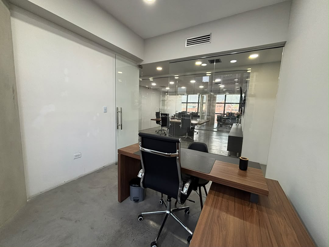 Se alquila Oficina 12m² Campo Alegre - Otras fotos