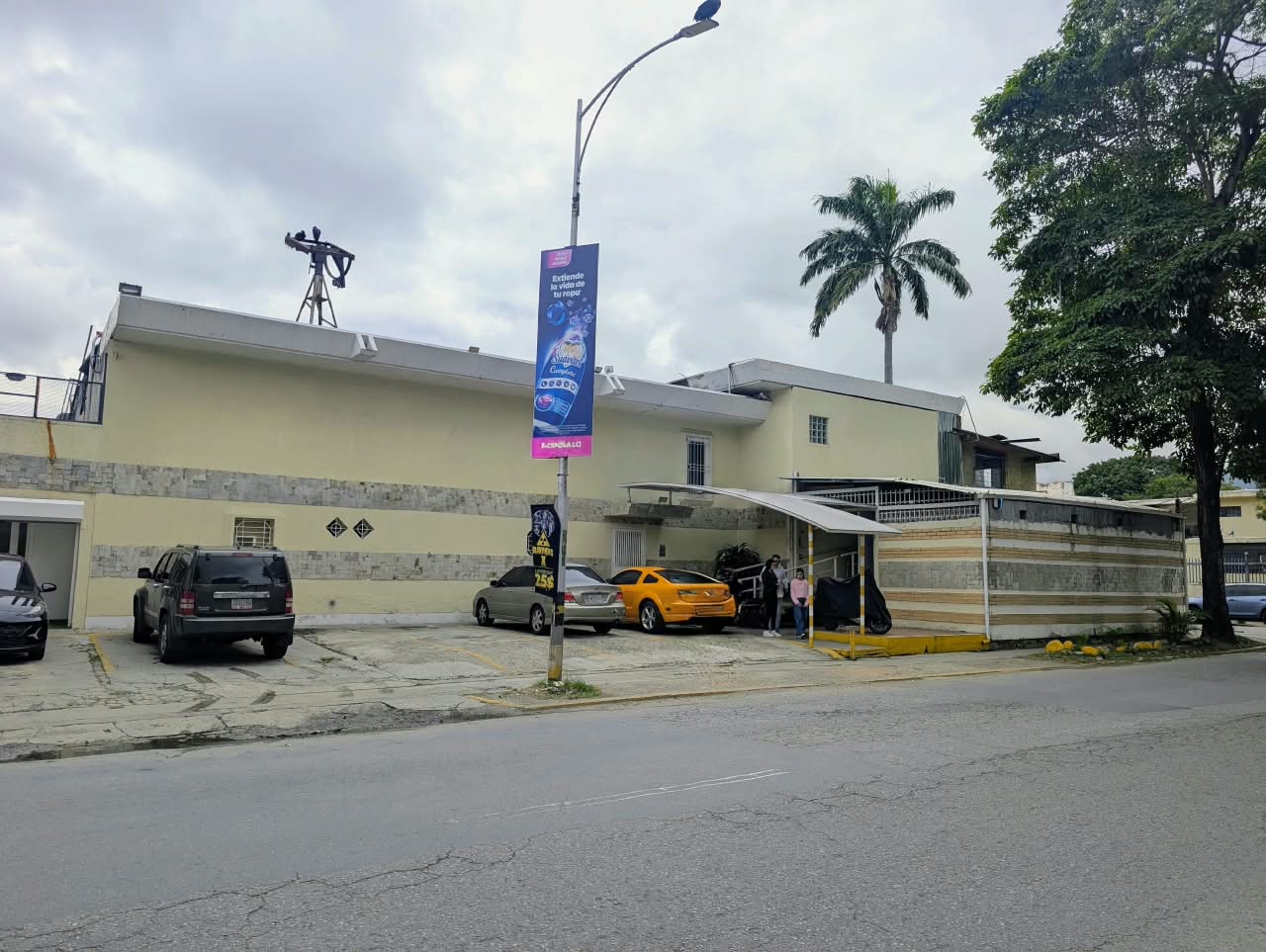 Se vende  Casa Comercial/Clinica 1.200m² Chuao 2