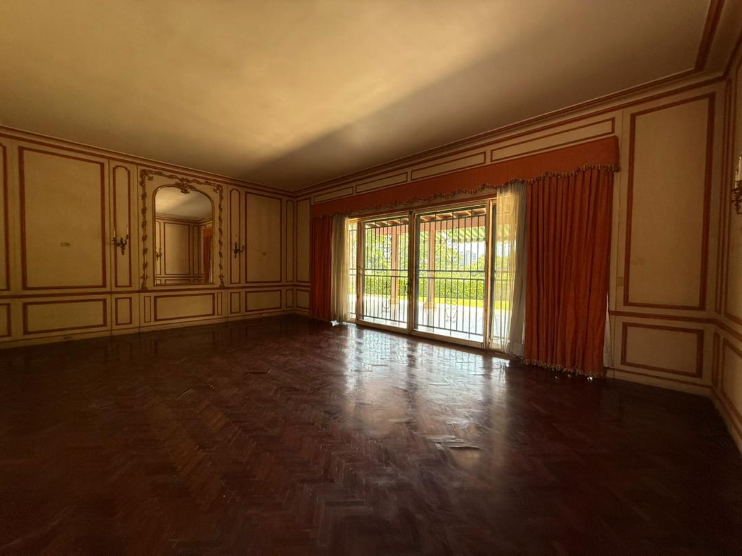 Se alquila Casa 2.000m² 3h/6b+s/15p Valle Arriba 1