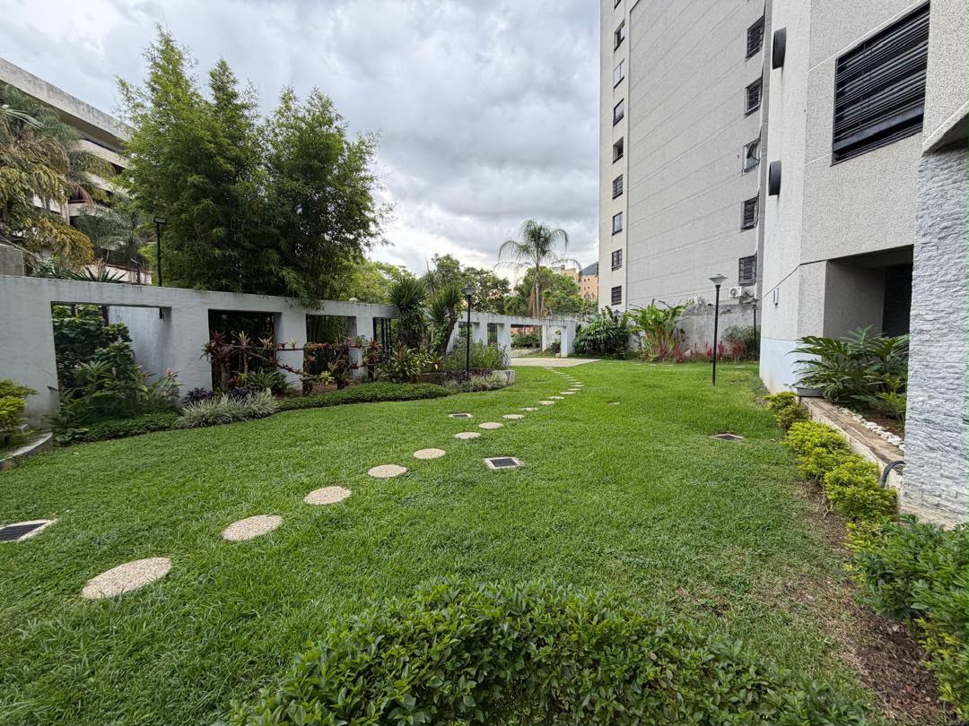 Se alquila Apto 190m² 3.5h+s/4b/2p Los Chorros 1