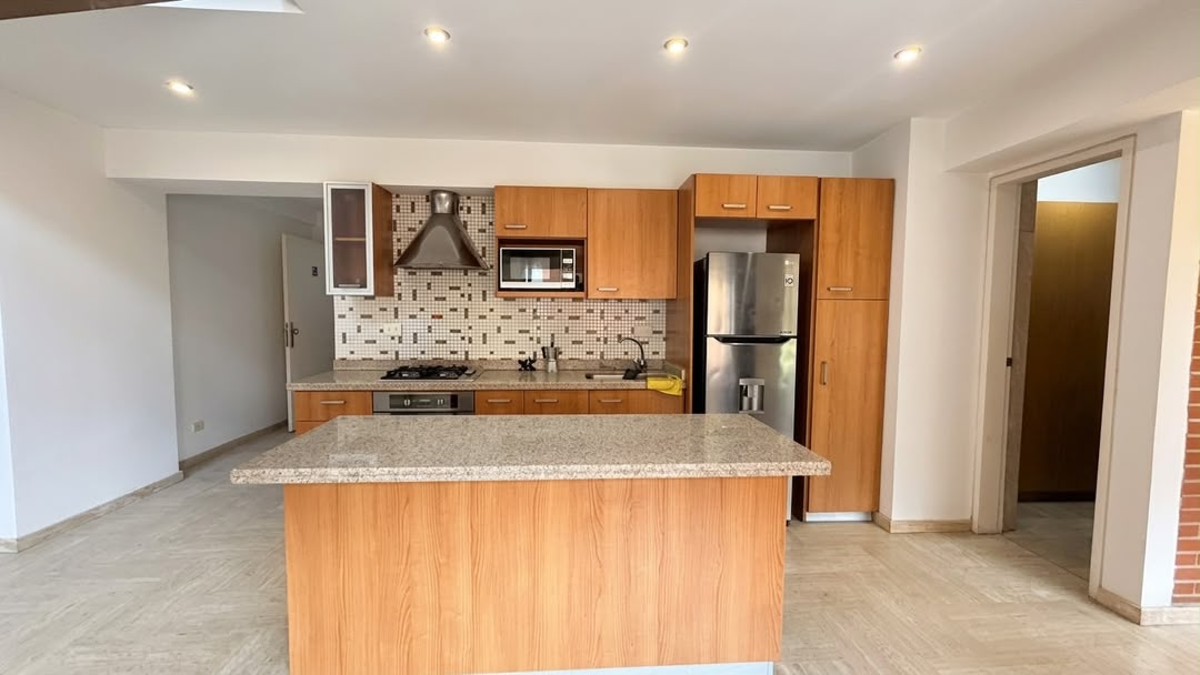 Se alquila 120m² 2h/2b+s/2p Campo Alegre 4